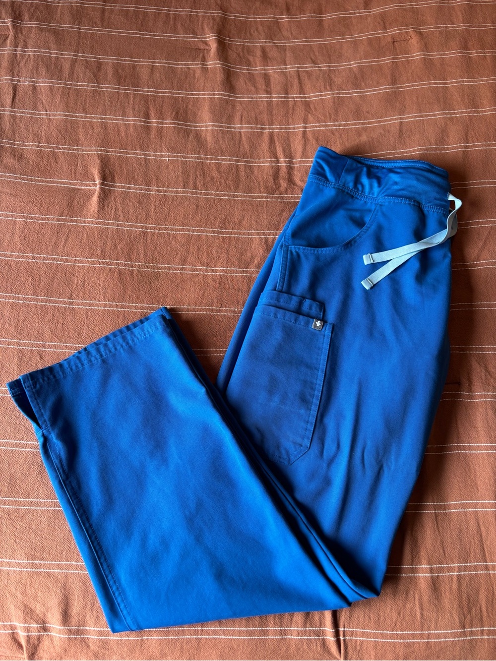 FIGS Kade Cargo straight leg scrub pants